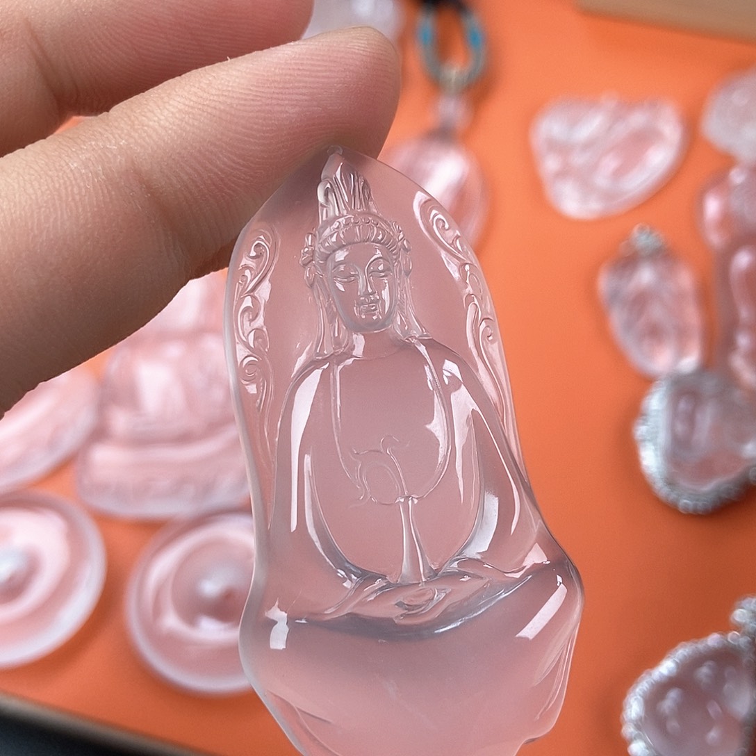 石英质玉颈饰未镶嵌素衣观音