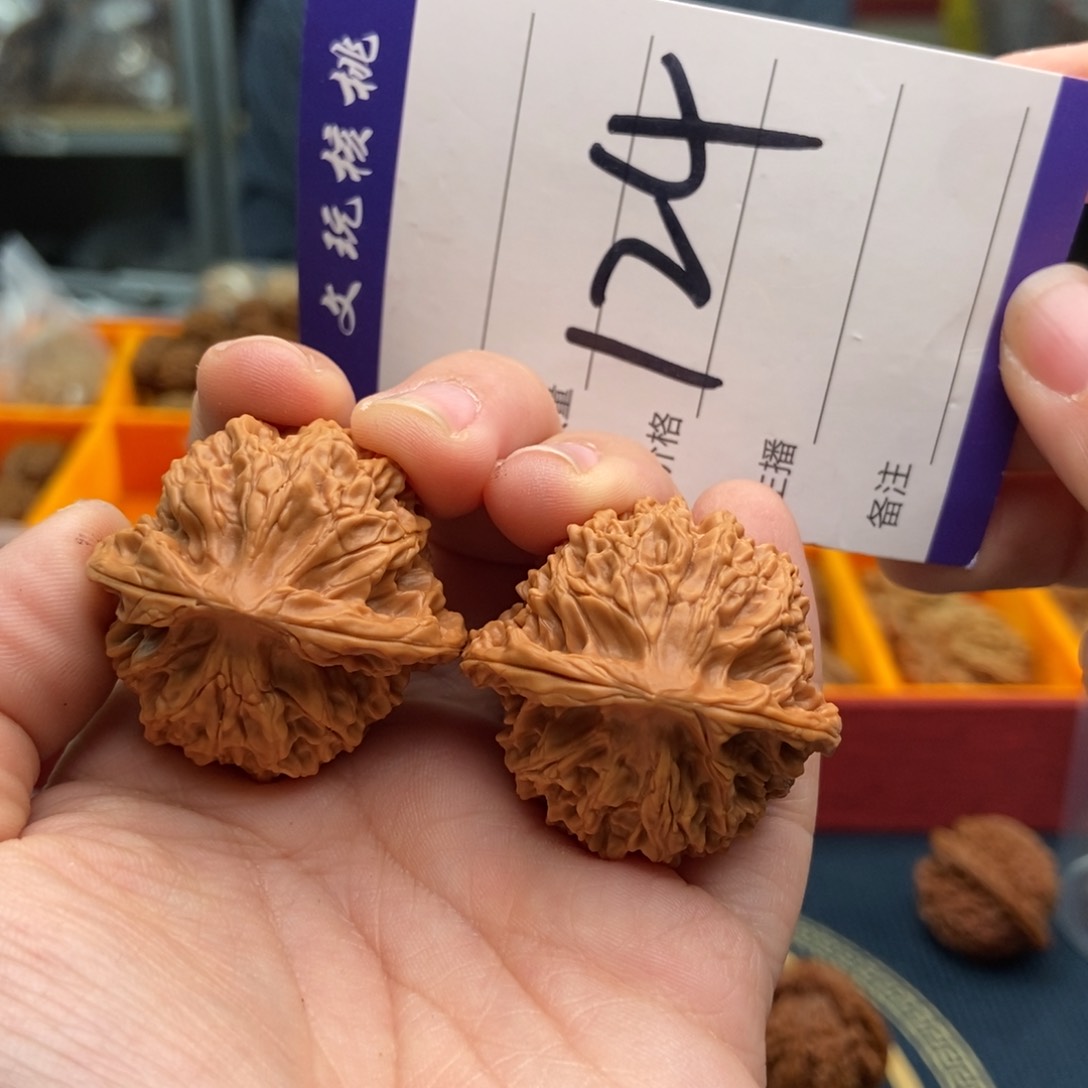 文玩核桃吊坠36血灯笼