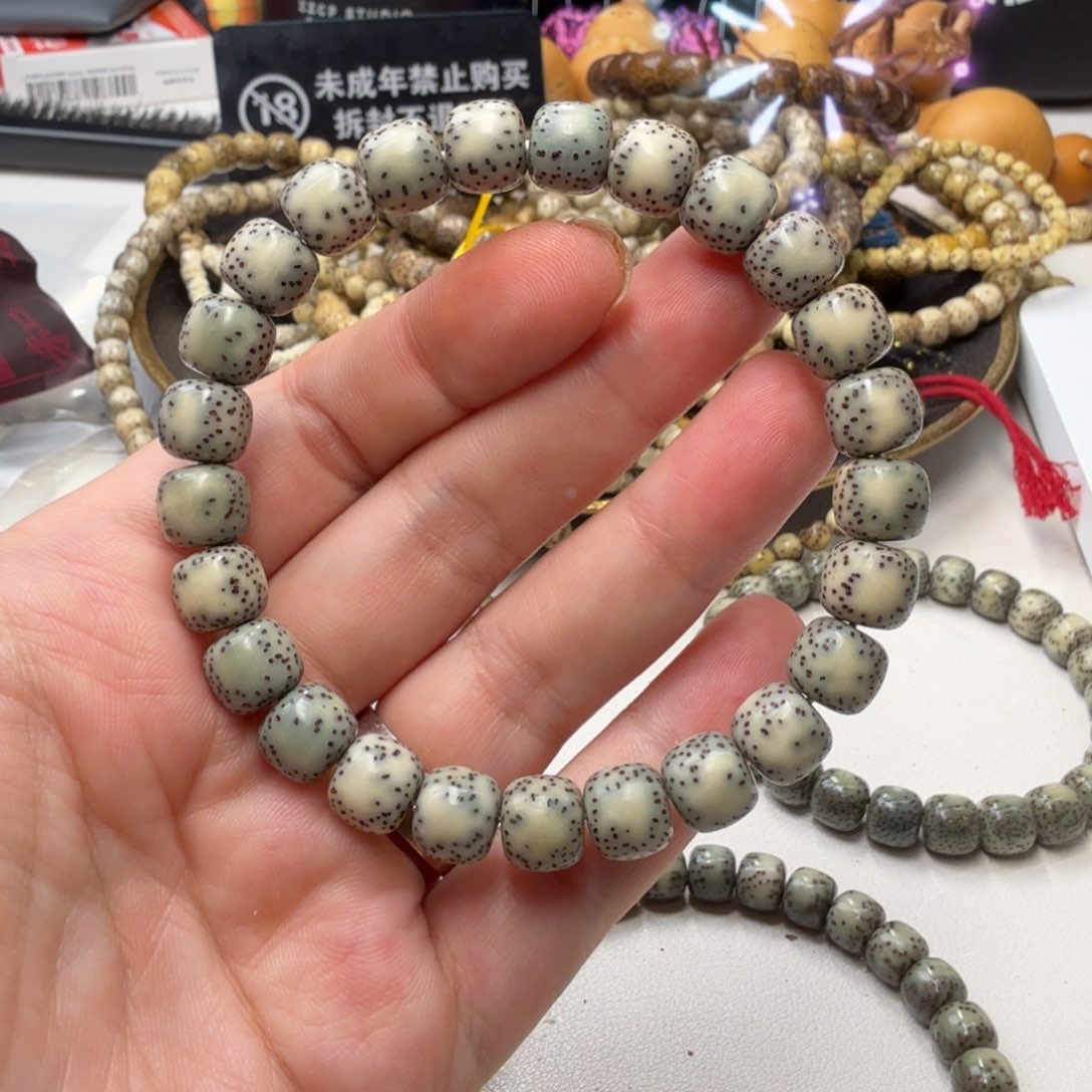 手串星月菩提侧留白