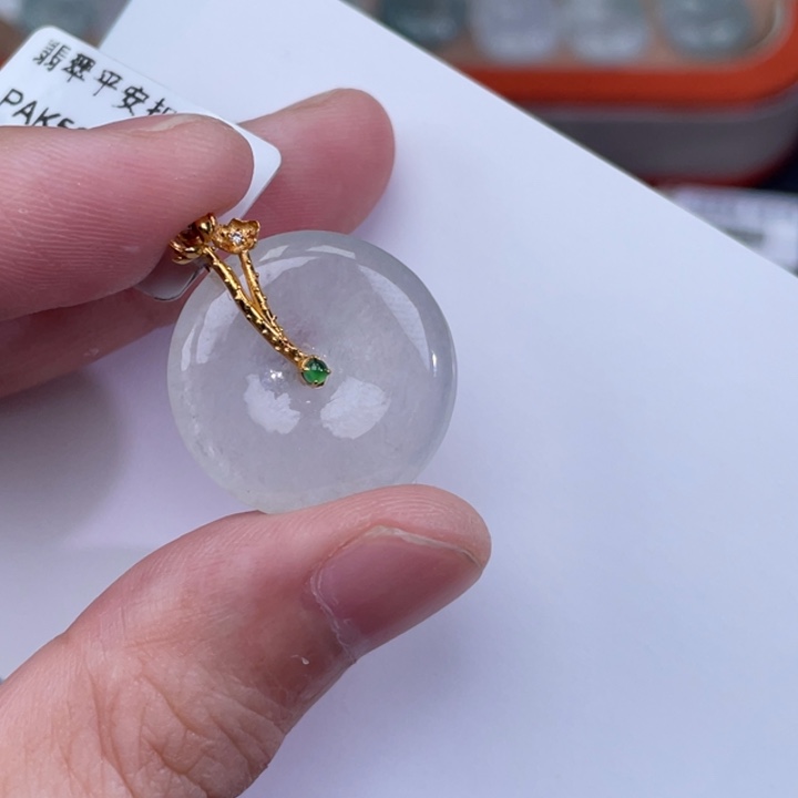 翡翠18K金镶嵌颈饰?****