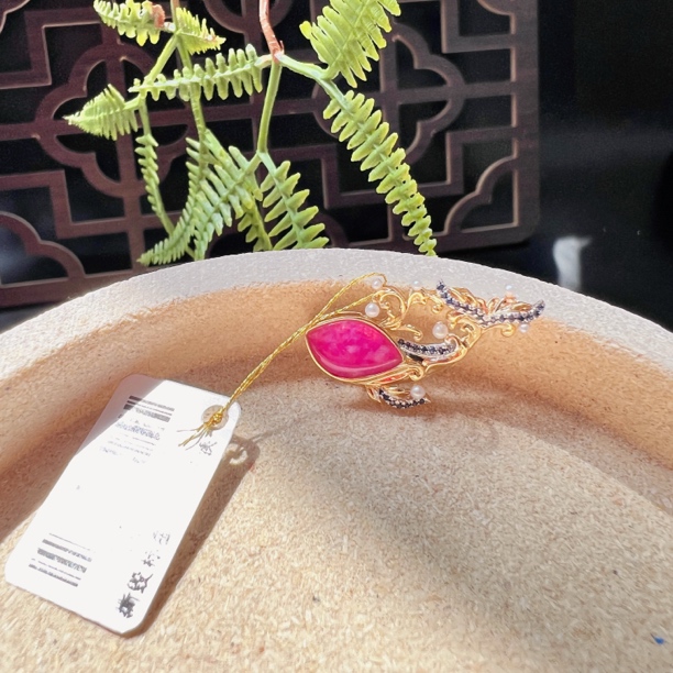 【推荐】18k金镶嵌荧光桃红舒俱来吊坠/S1015921