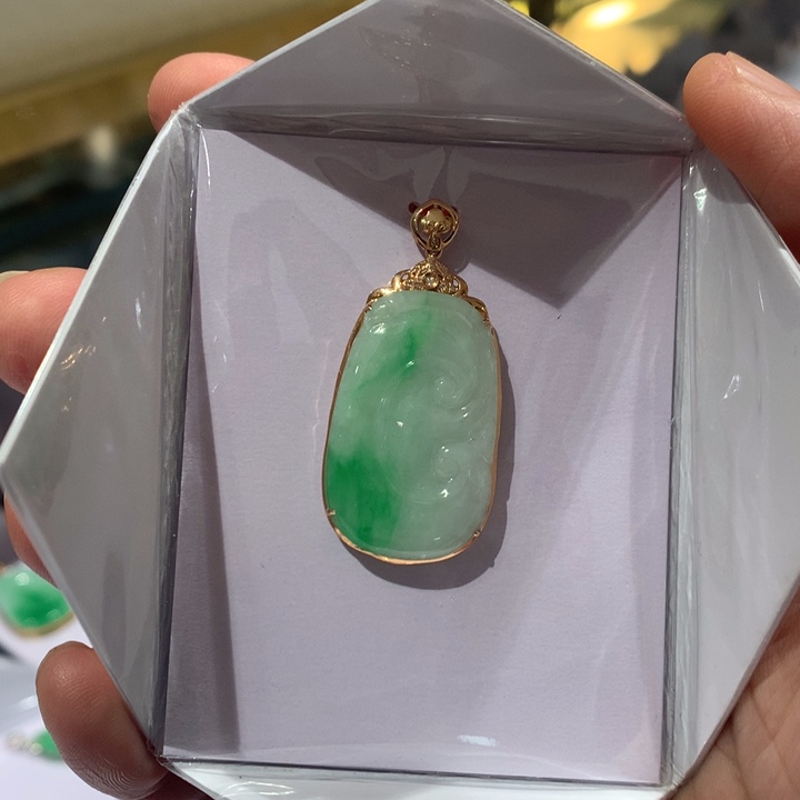 翡翠颈饰18K金镶嵌翡翠吊坠