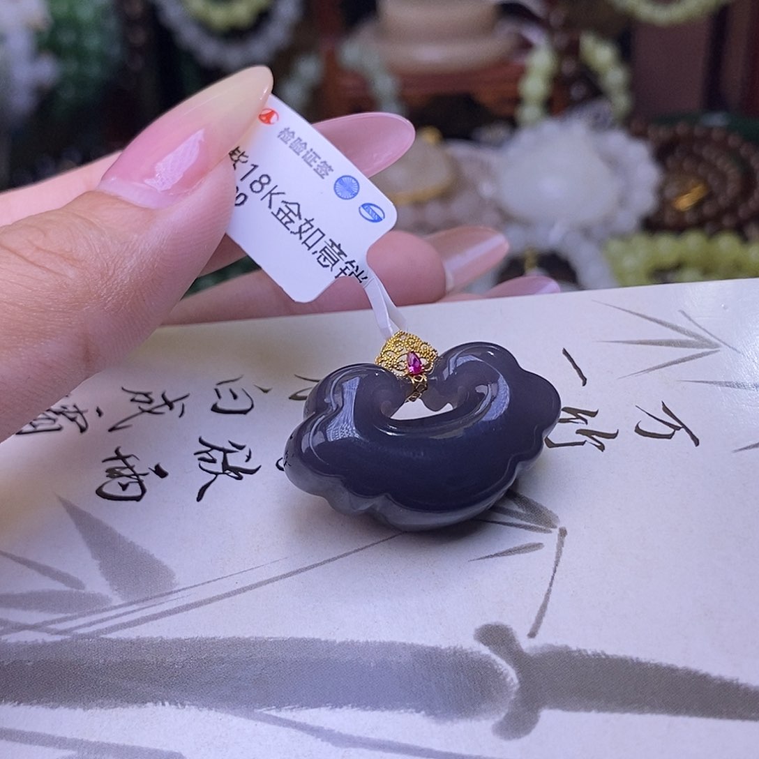 和田玉未镶嵌颈饰浓烟紫老矿料冰底金镶如意锁