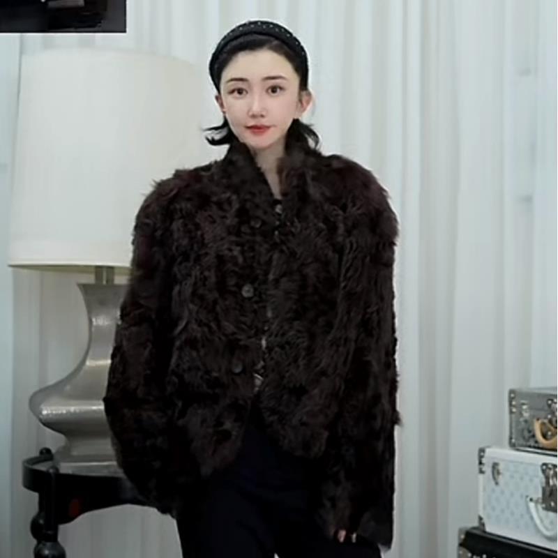 Betty Bairn“罗曼尼亚”冬季时尚小湖羊皮毛一体气质外套BW1578