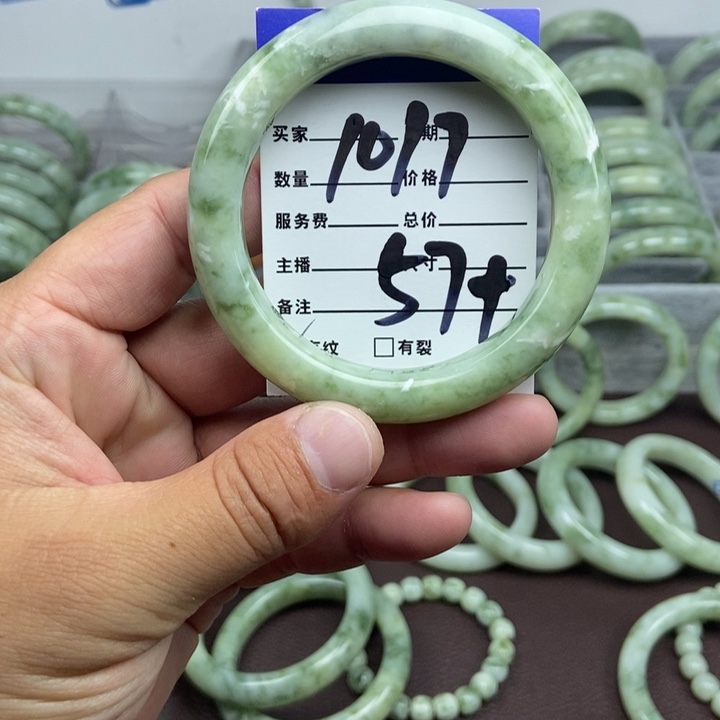 蛇纹石玉手镯未镶嵌