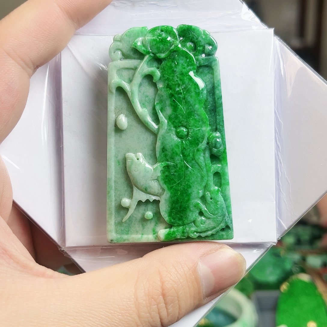 翡翠颈饰未镶嵌吊坠