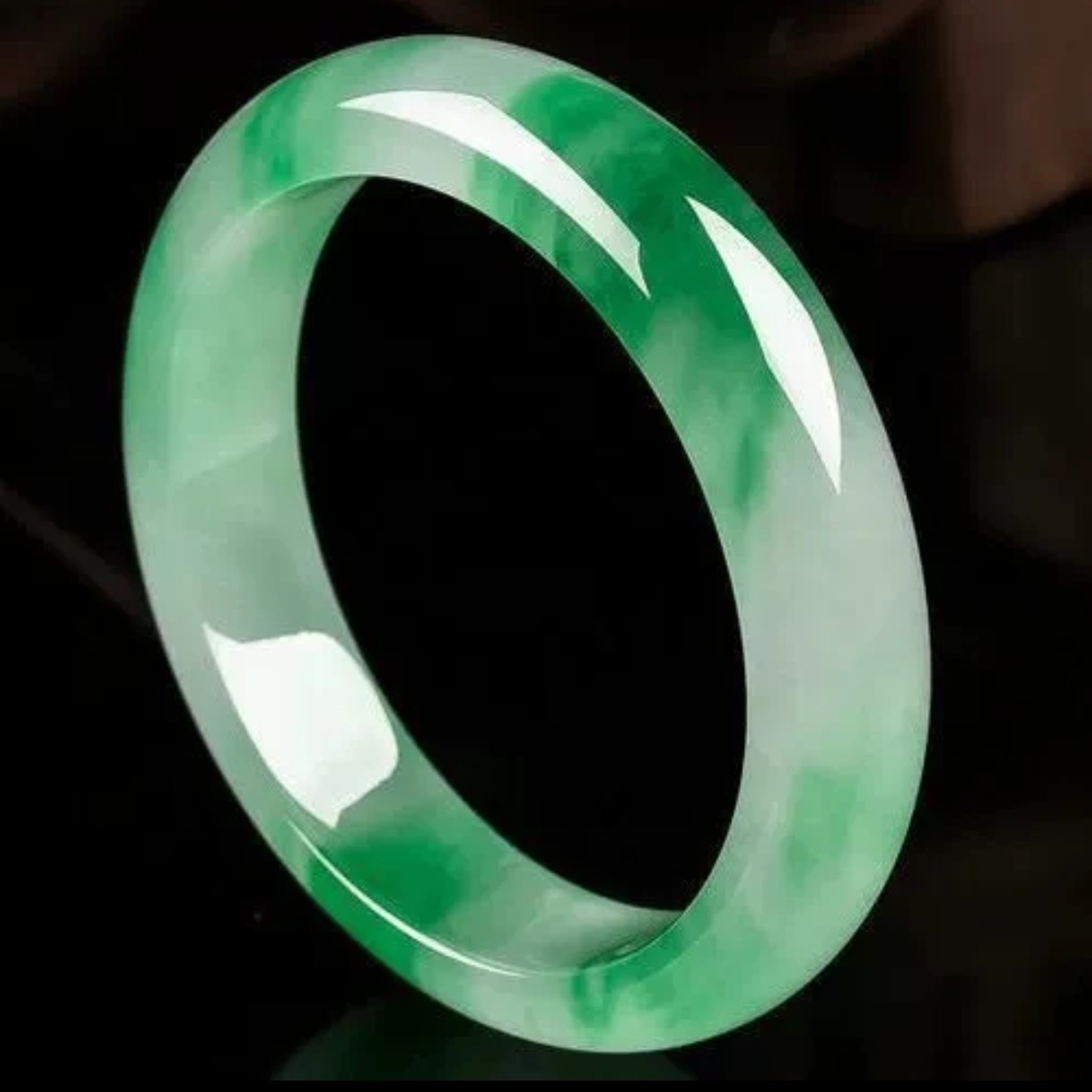 中巴友谊（星光小飞）时尚百搭绿色改运旺夫玉手镯少女妈妈款美人镯