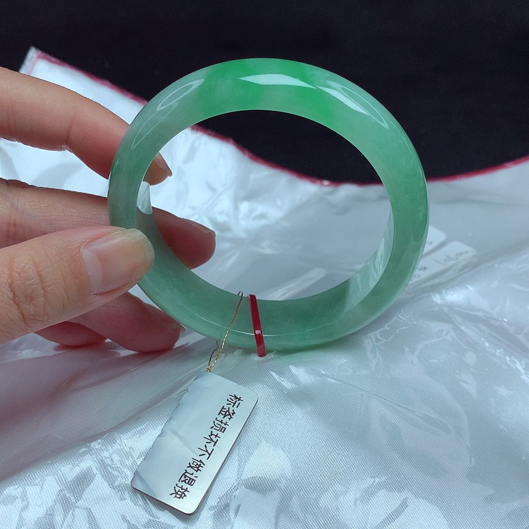 翡翠手镯未镶嵌56圈105