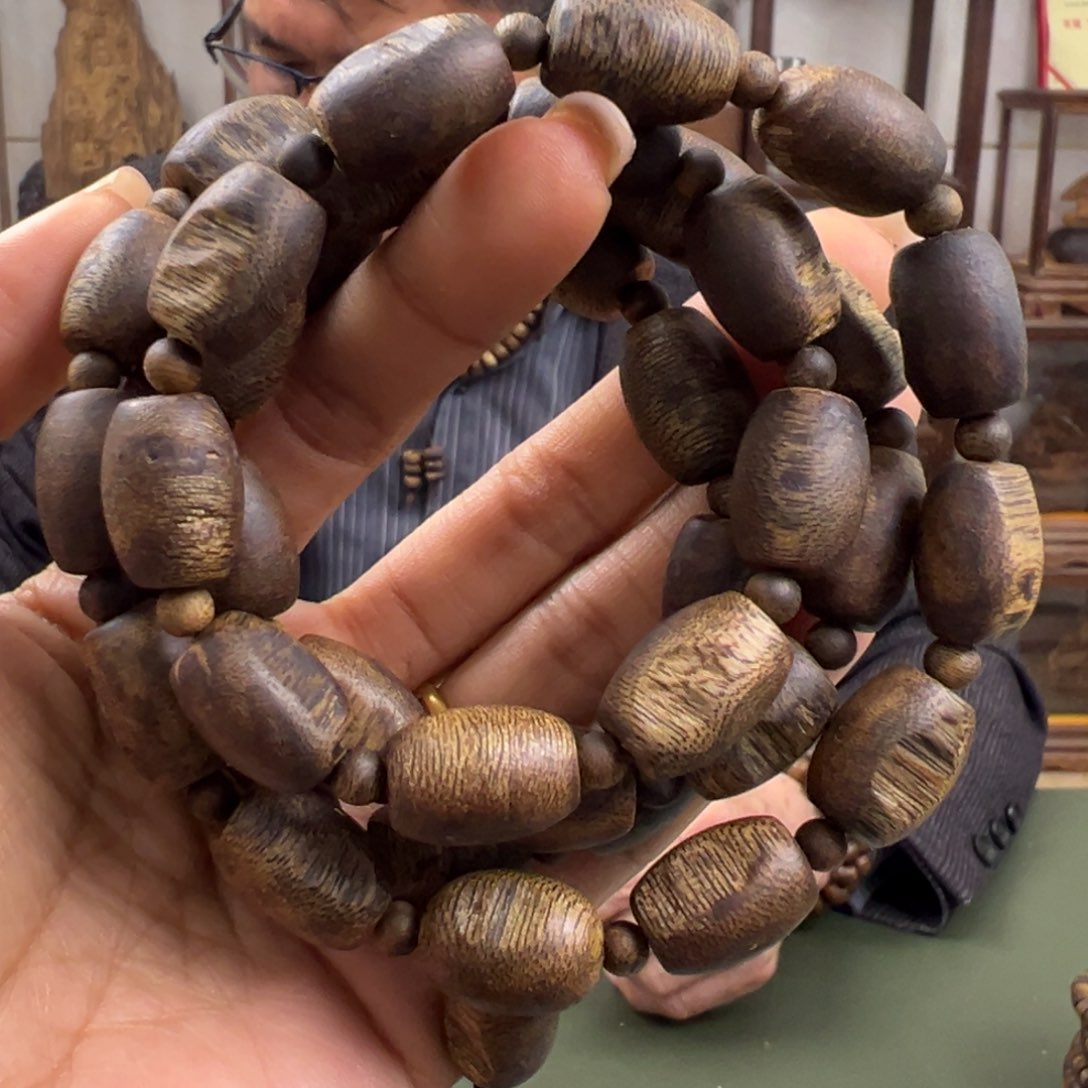 沉香手串透顶绿沉水浮留疤卡1.3/59g+