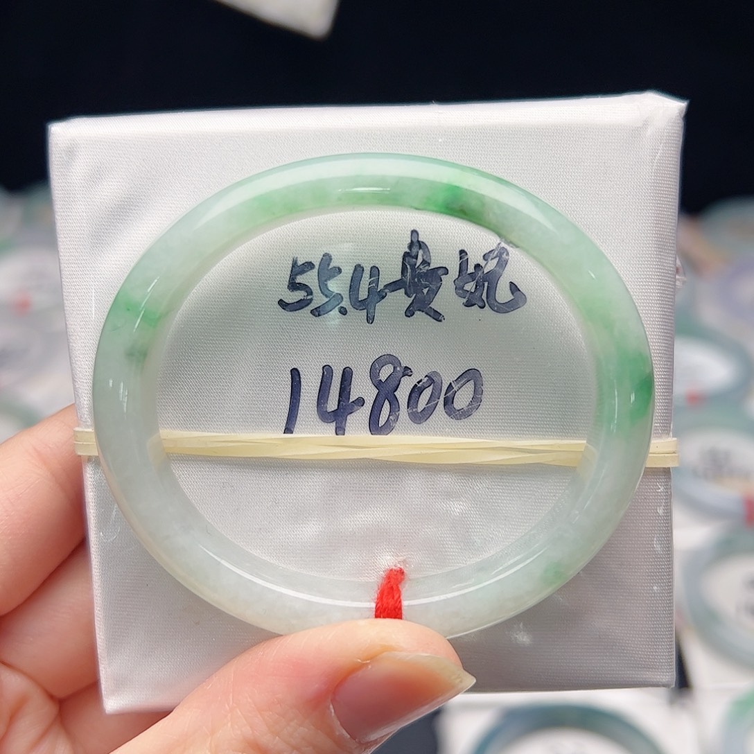 翡翠未镶嵌手镯（贵妃镯）