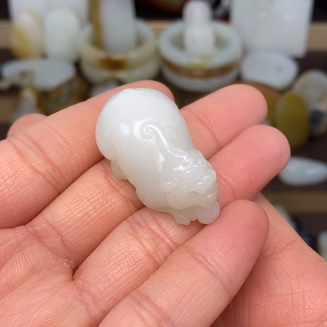 和田玉未镶嵌颈饰1