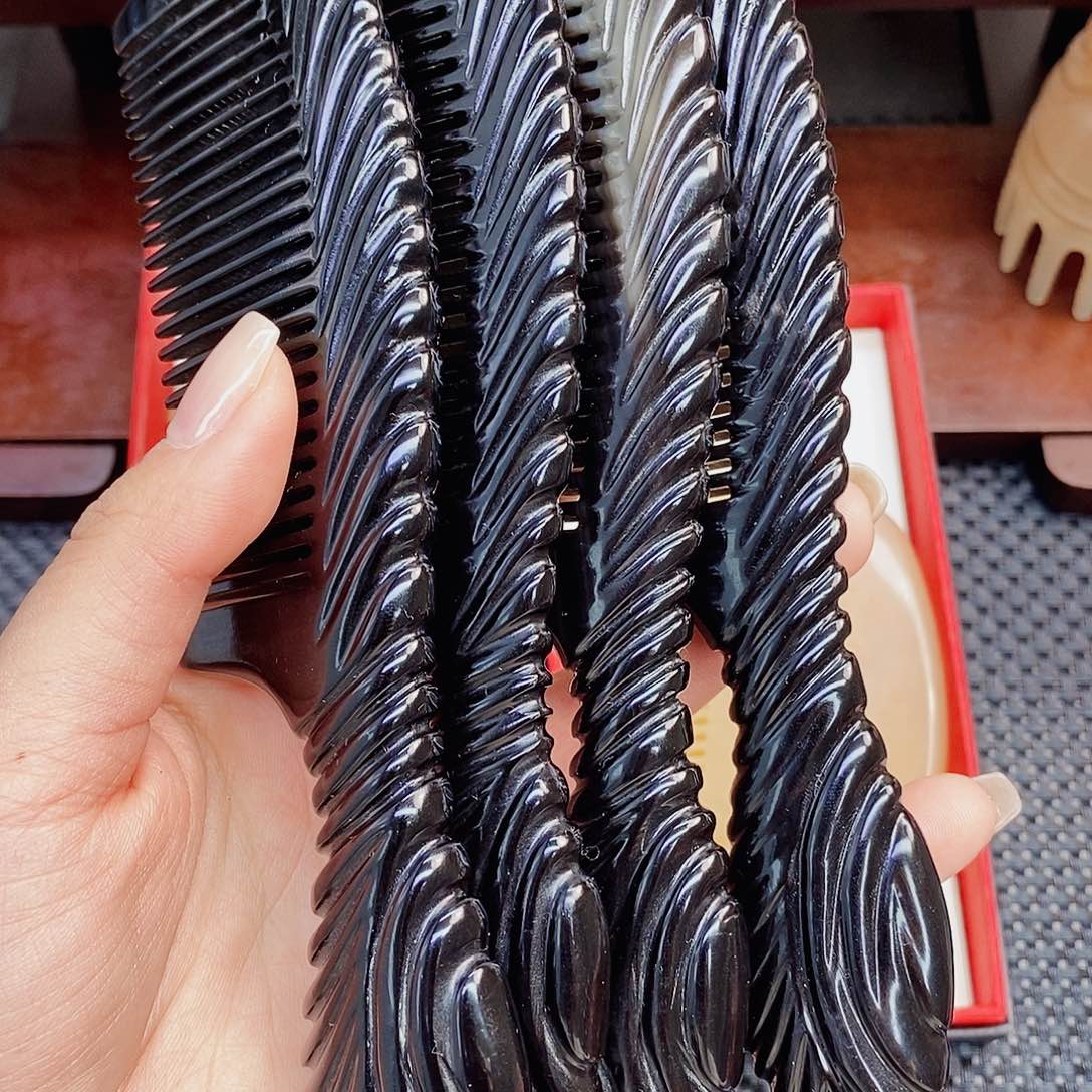 纯手工制作纯牛角梳子