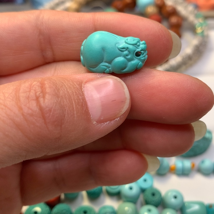 绿松石未镶嵌颈饰