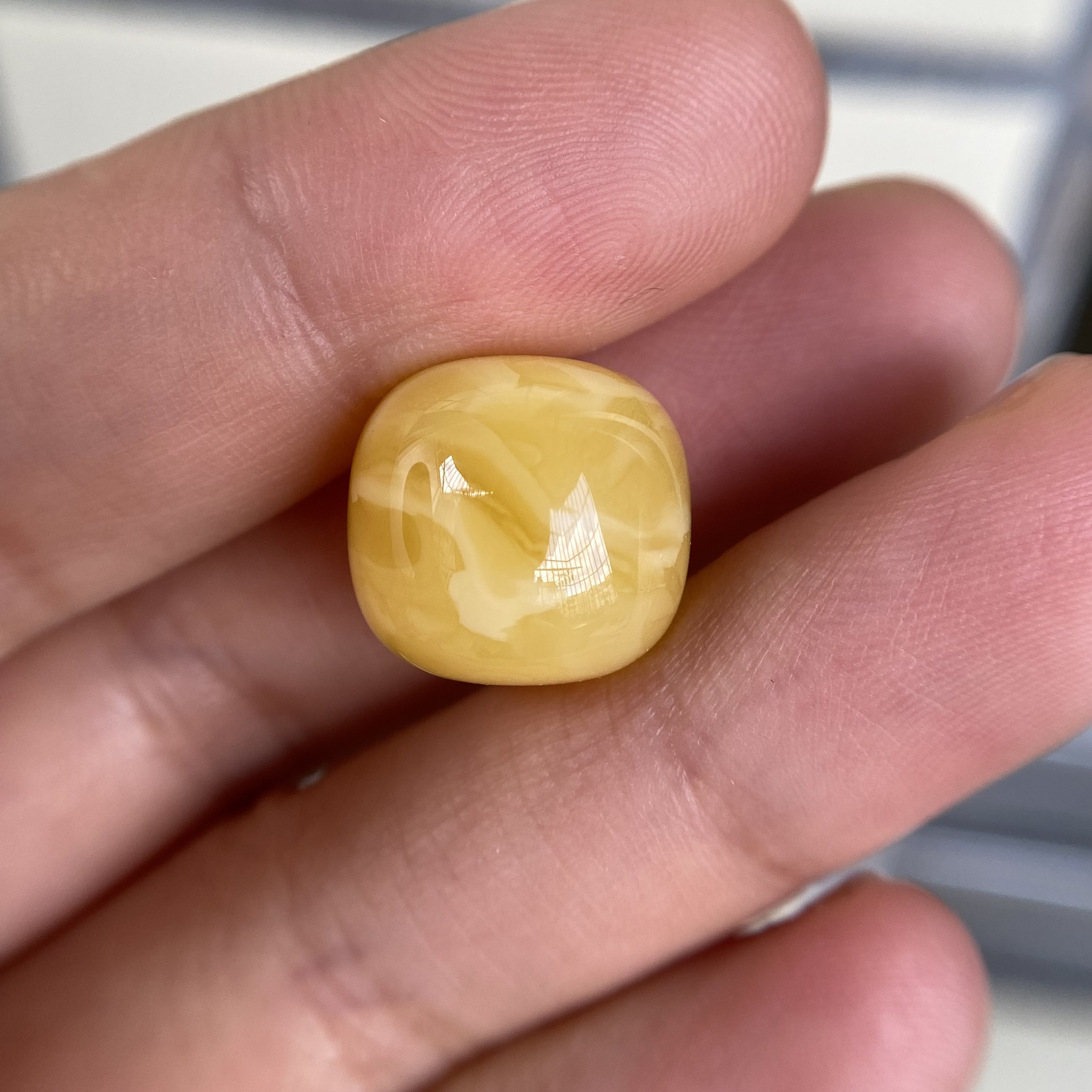 蜜蜡胶皮浓花老型配饰14.5×13.6mm，整体蜡质什么的挺润，无优化