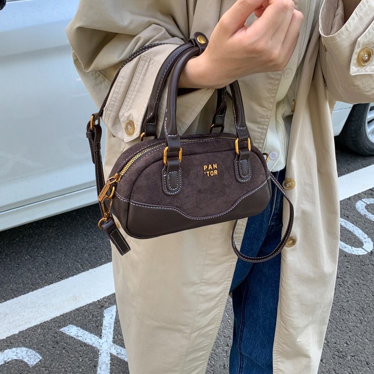 复古麂皮绒保龄球包包女2025新款潮时尚小众枕头包百搭ins斜挎包