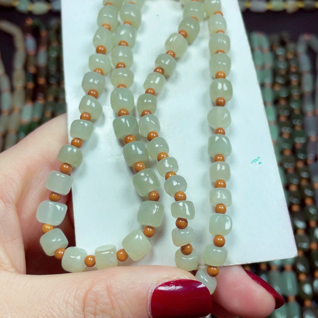 和田玉颈饰未镶嵌