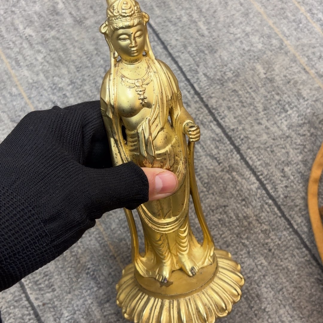 爬***虎非常喜欢这个瓷器