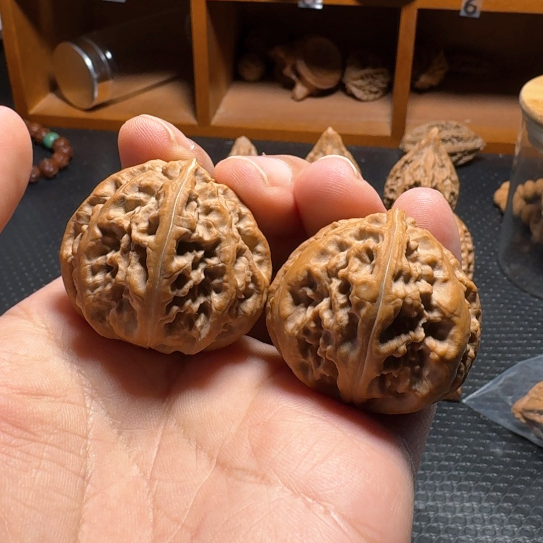 文玩核桃把件东北楸子磨盘