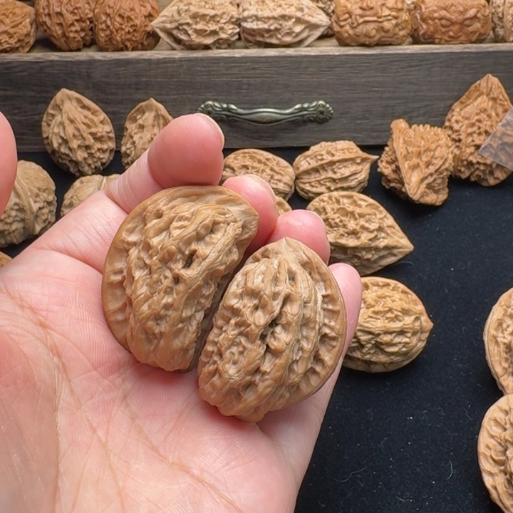 吊坠文玩核桃野生鸡心半壁52.41