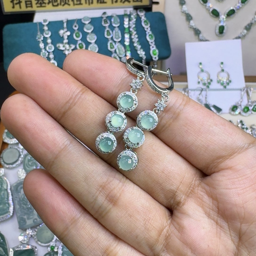 翡翠未镶嵌颈饰7842