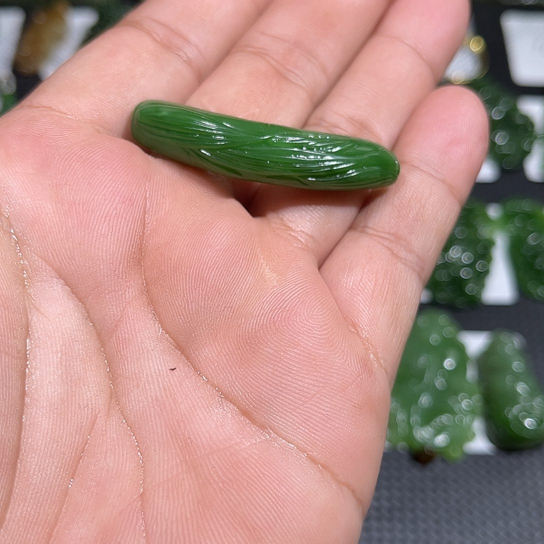 小****和田玉未镶嵌颈饰