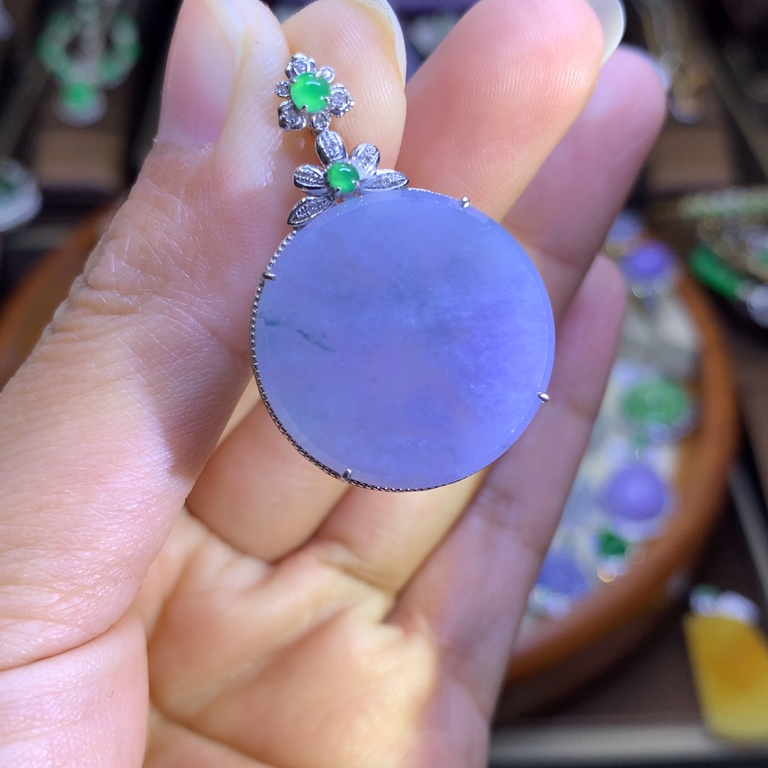 翡翠颈饰18K金镶嵌翡翠