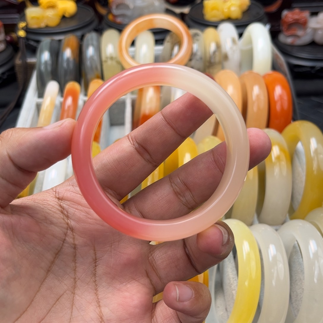 石英质玉（黄龙玉）手镯未镶嵌花*