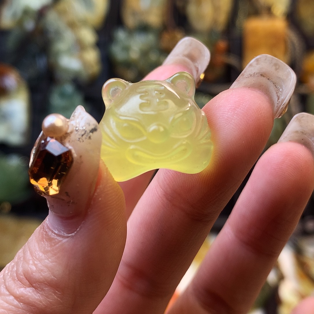 蛇纹石玉颈饰未镶嵌