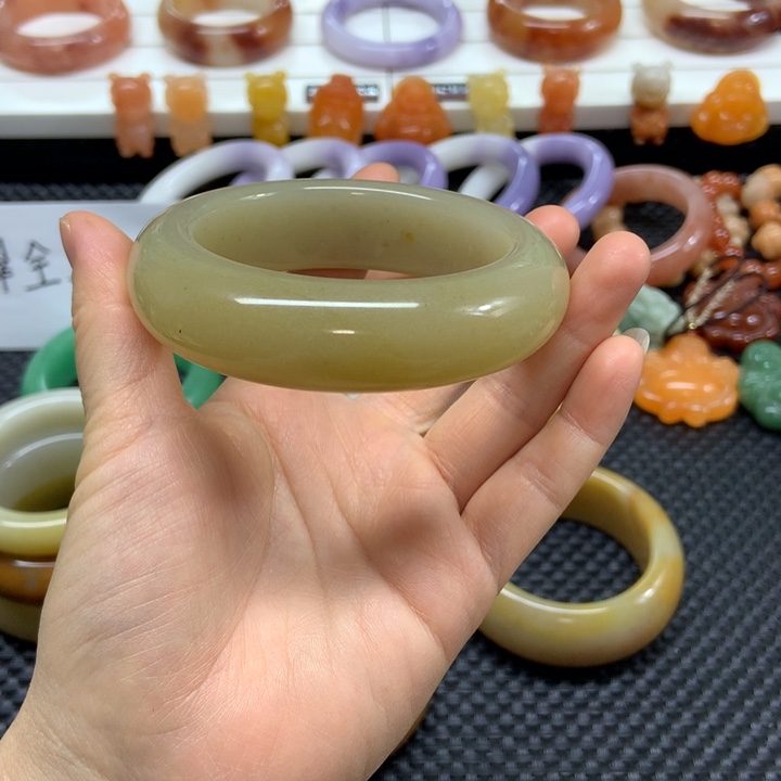 石英质玉未镶嵌手镯