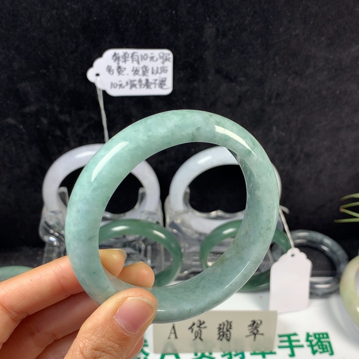 翡翠未镶嵌手镯48号。 59圈