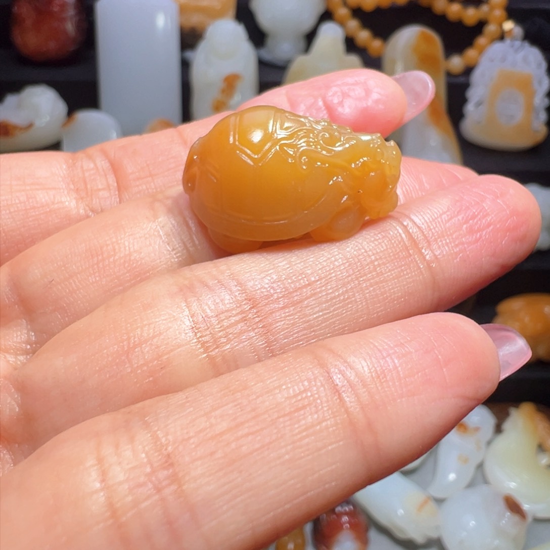 和田玉颈饰未镶嵌心****藏