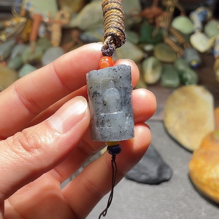 和田玉未镶嵌车挂