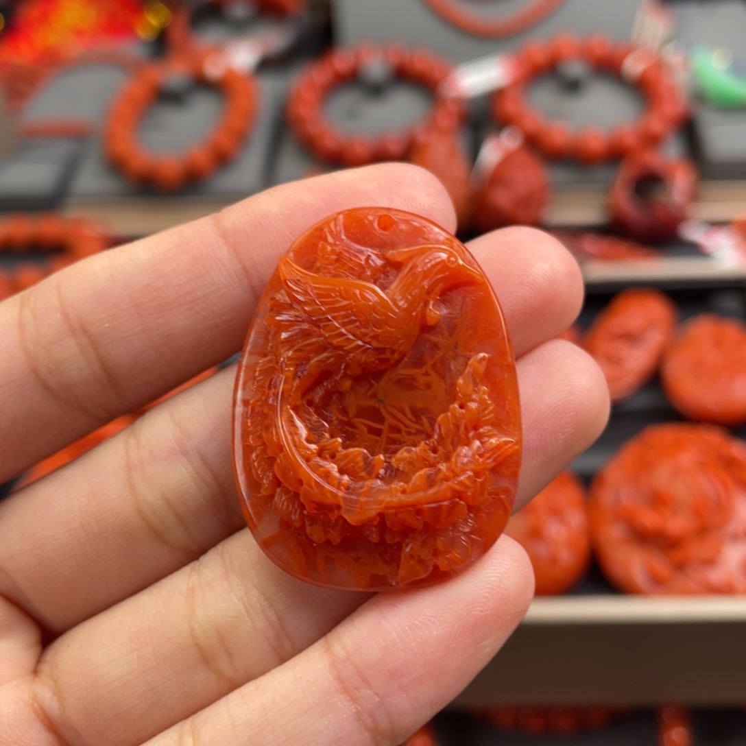 南红玛瑙吊坠未镶嵌小**娘