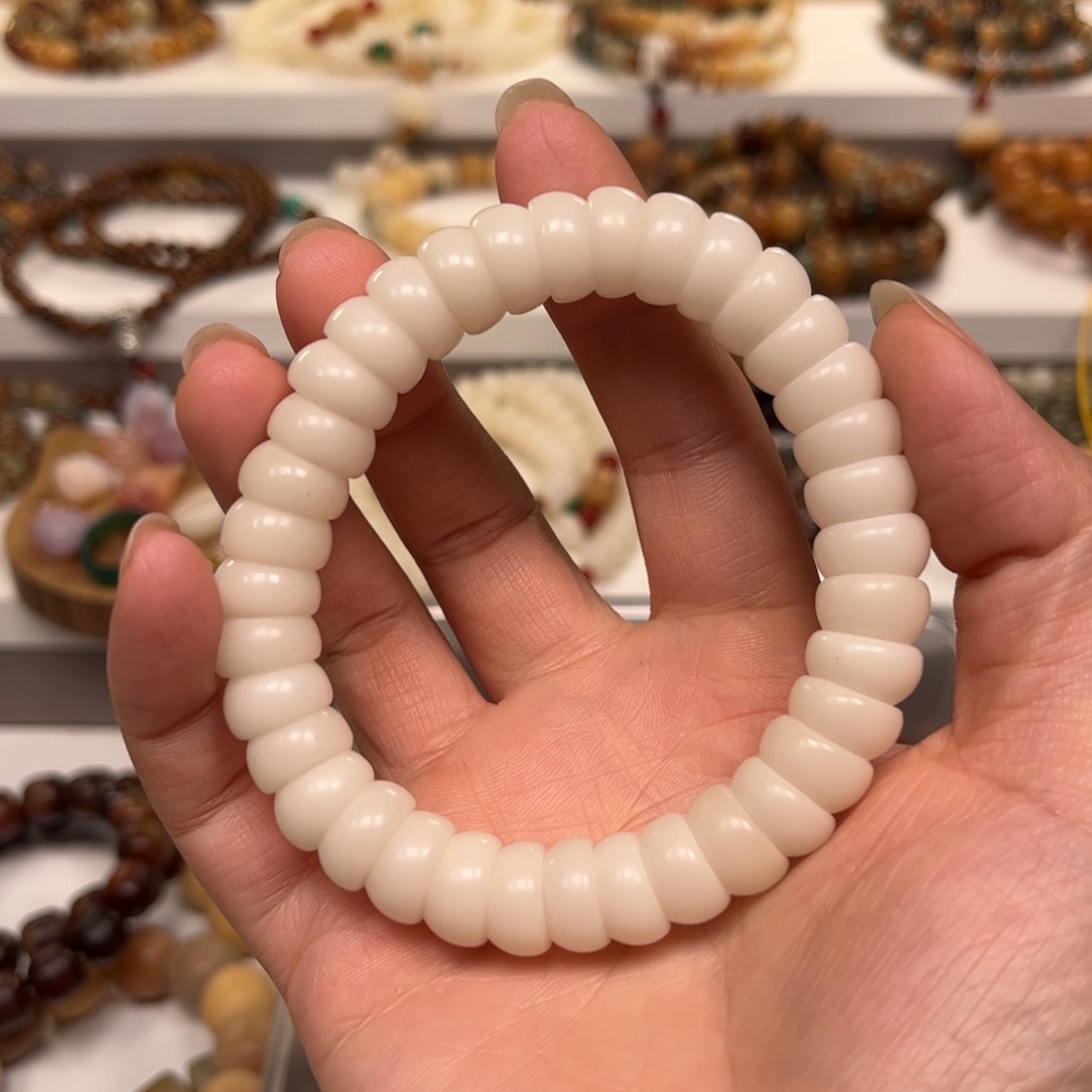 白玉菩提吊坠奶白碗肠手串一条