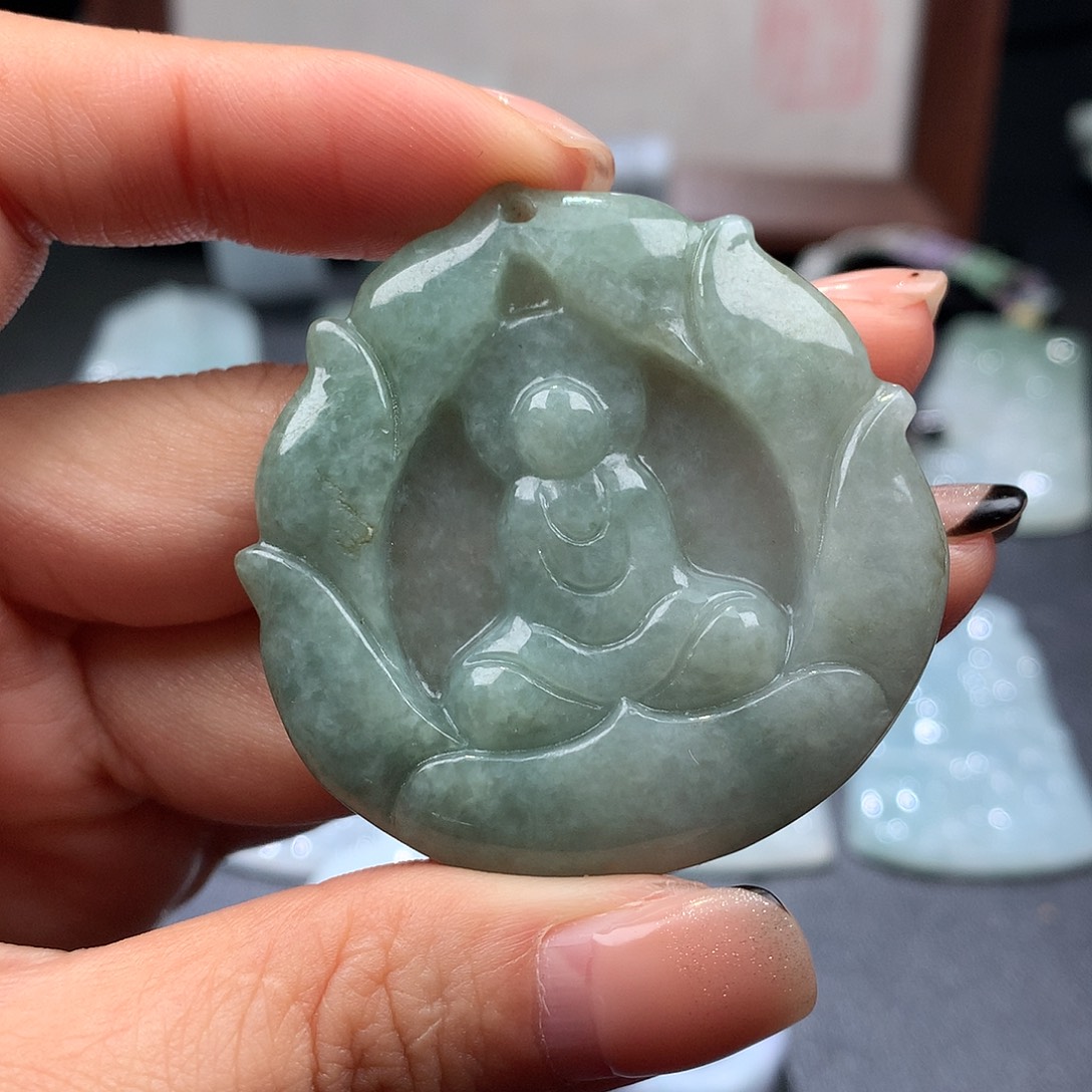 翡翠未镶嵌颈饰牌子