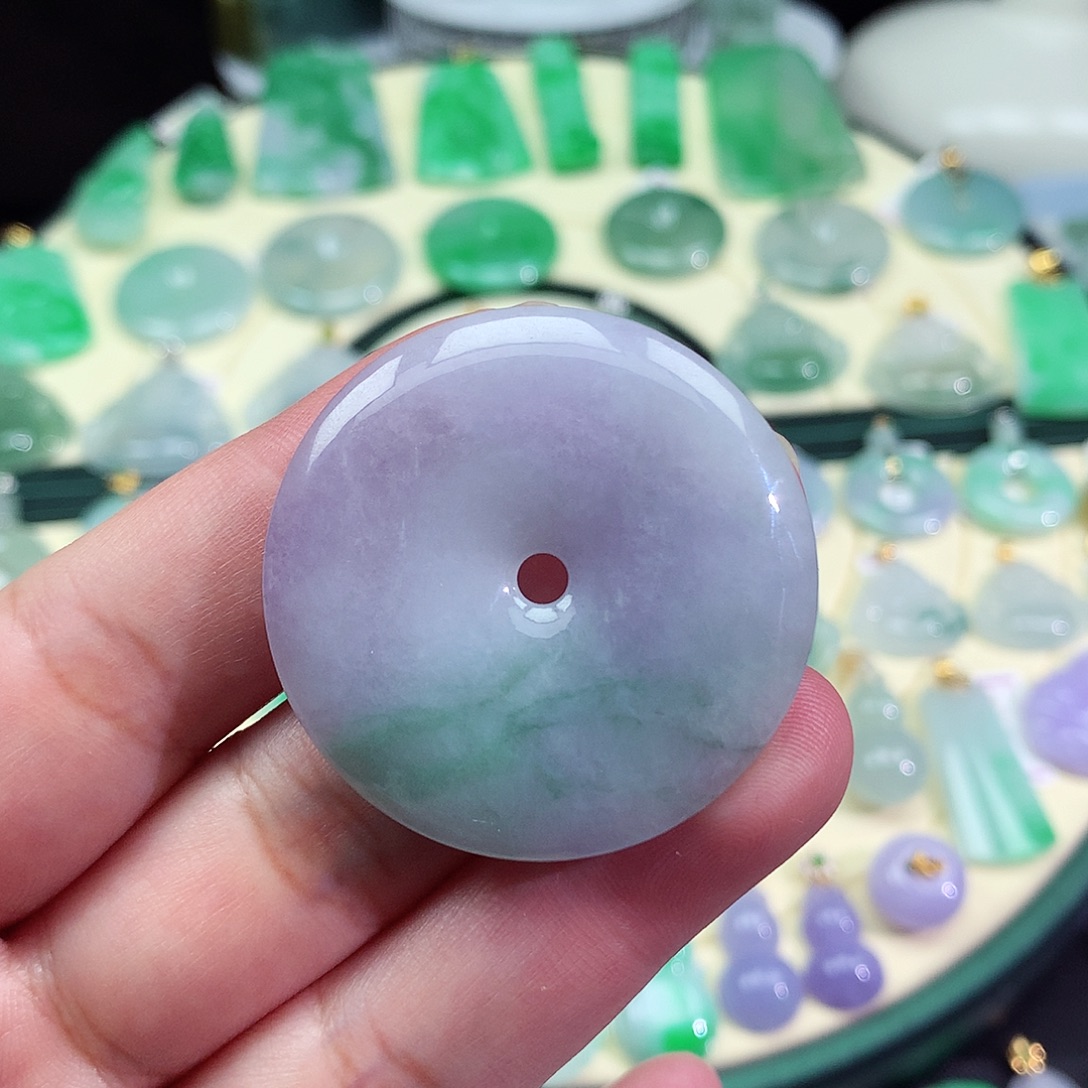 翡翠未镶嵌颈饰平安扣