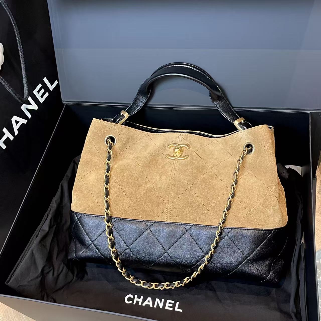 未使用 Chanel/香奈儿 麂皮拼黑hobo/42546780/12期免息/代卖服务