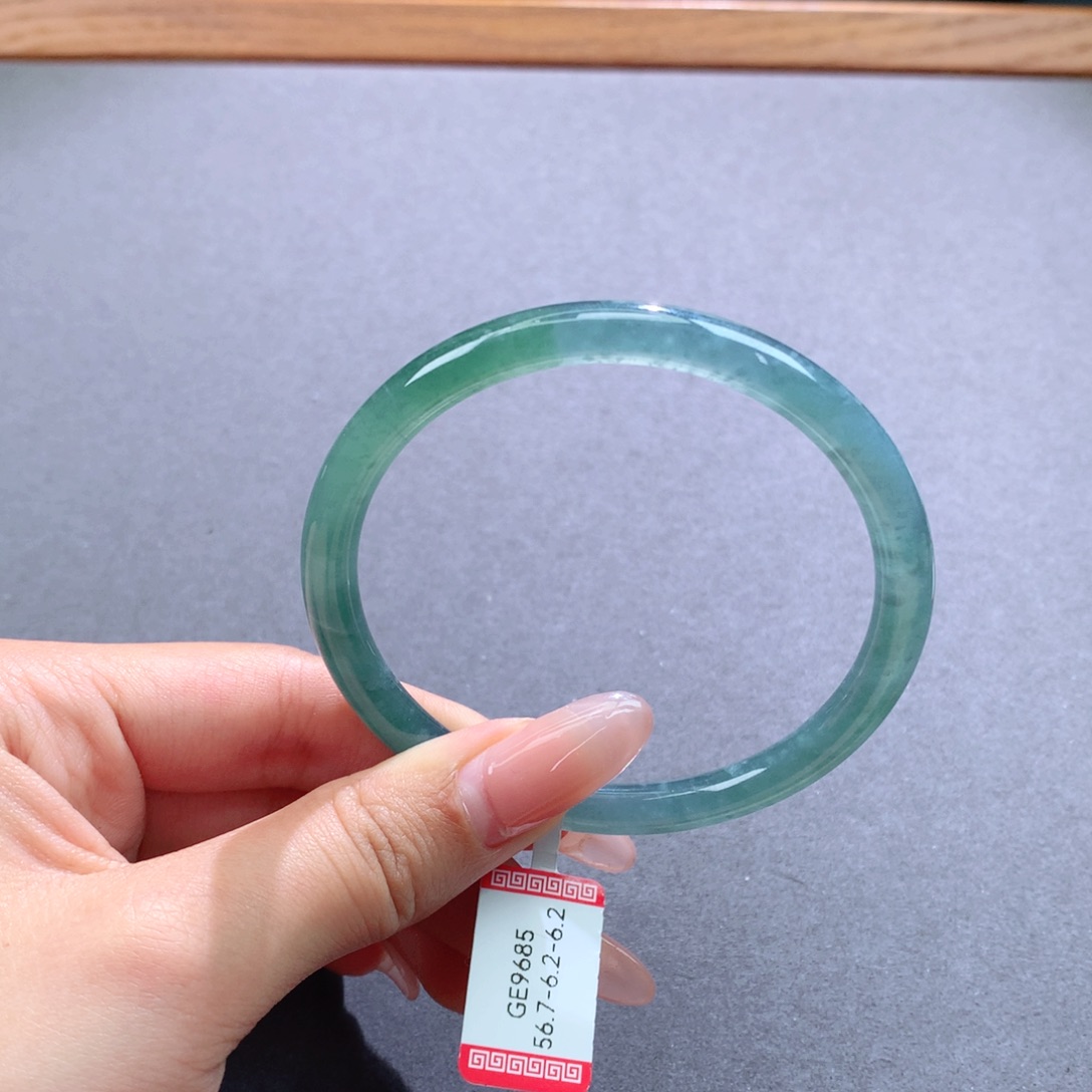 翡翠手镯未镶嵌天然翡翠叮当镯