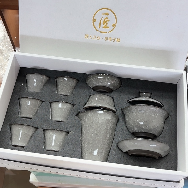 孤品茶具套装等。           