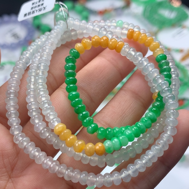 翡翠手镯未镶嵌卡
