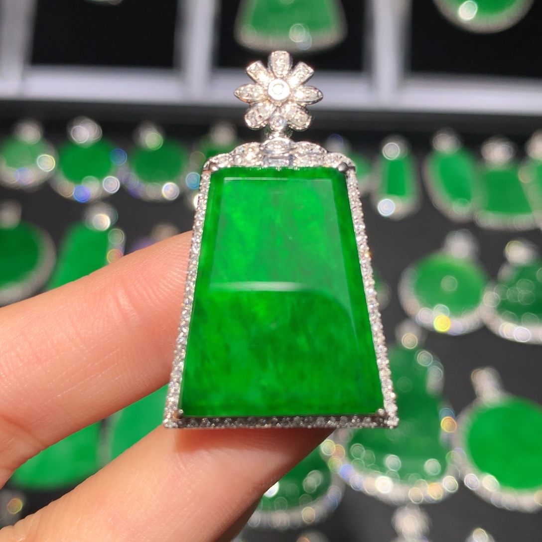 翡翠颈饰18K金镶嵌翡翠