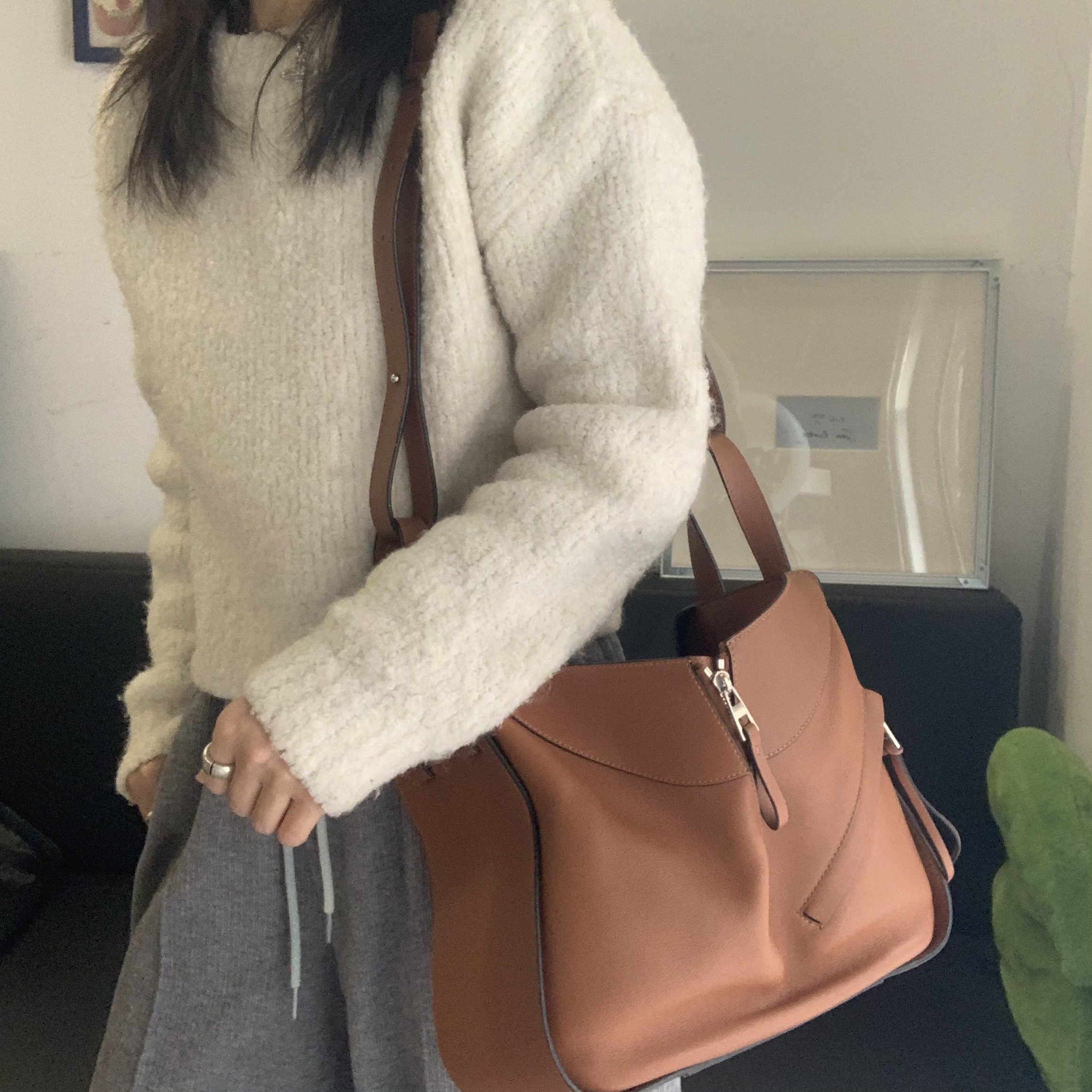 95新 LOEWE/罗意威 九 焦糖色罗意威吊床小号斜挎包