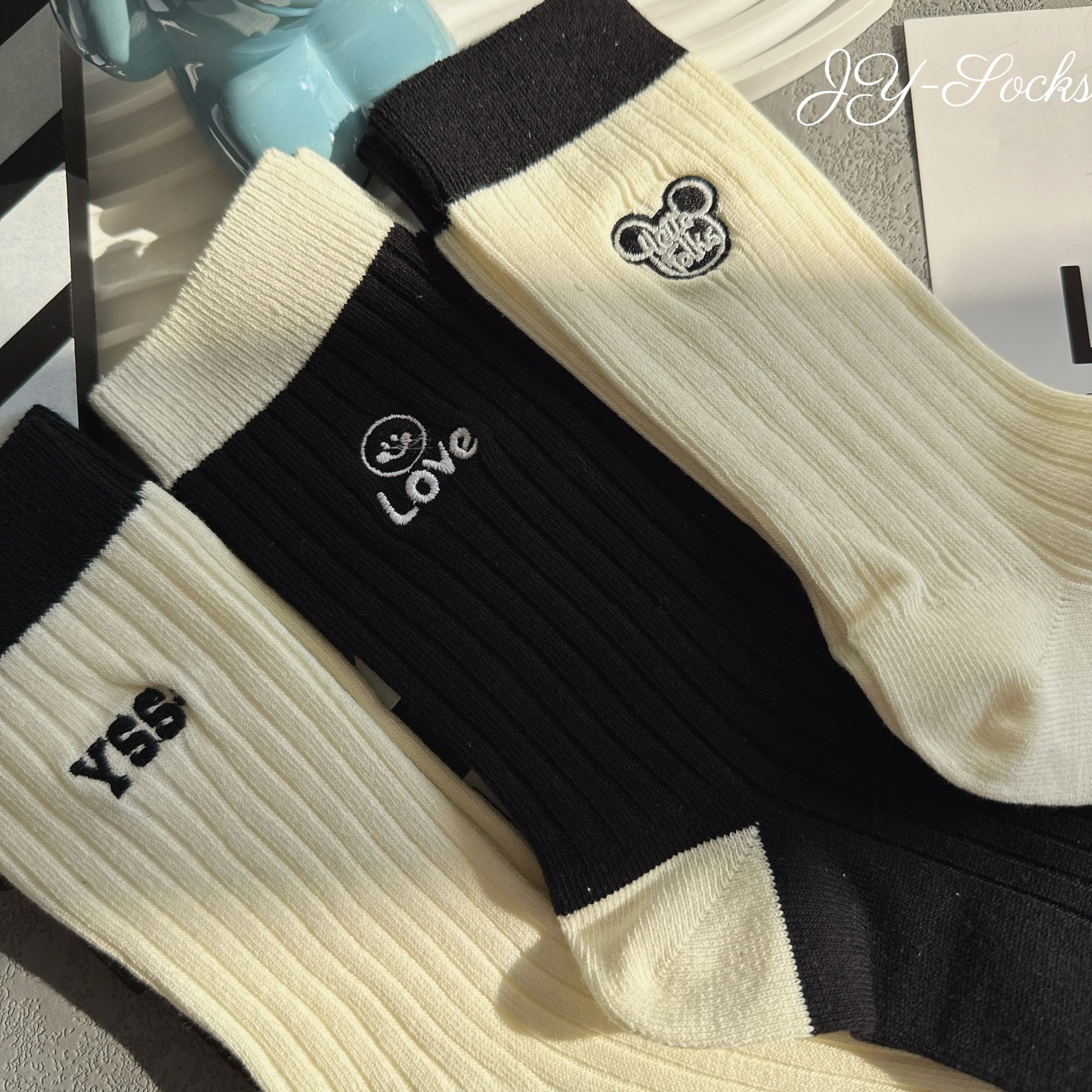 秋冬刺绣袜子女中筒袜百搭个性ins潮欧货网红堆堆袜黑白色保暖