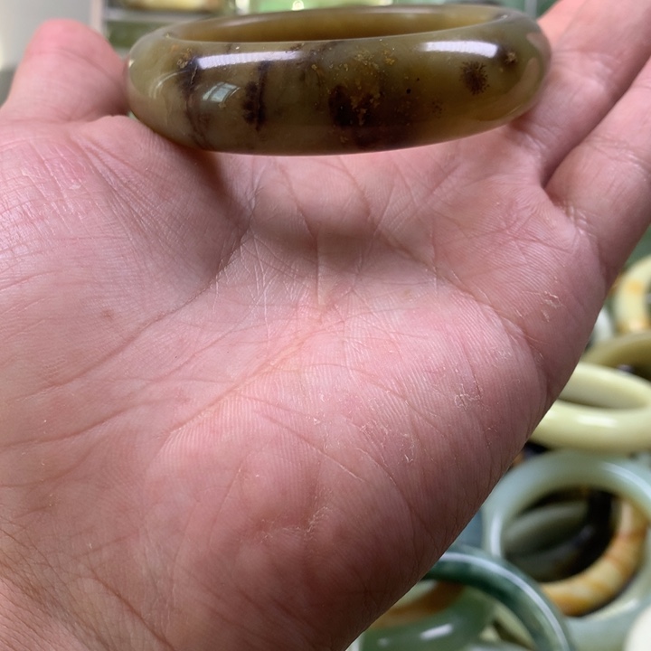 蛇纹石玉手镯未镶嵌