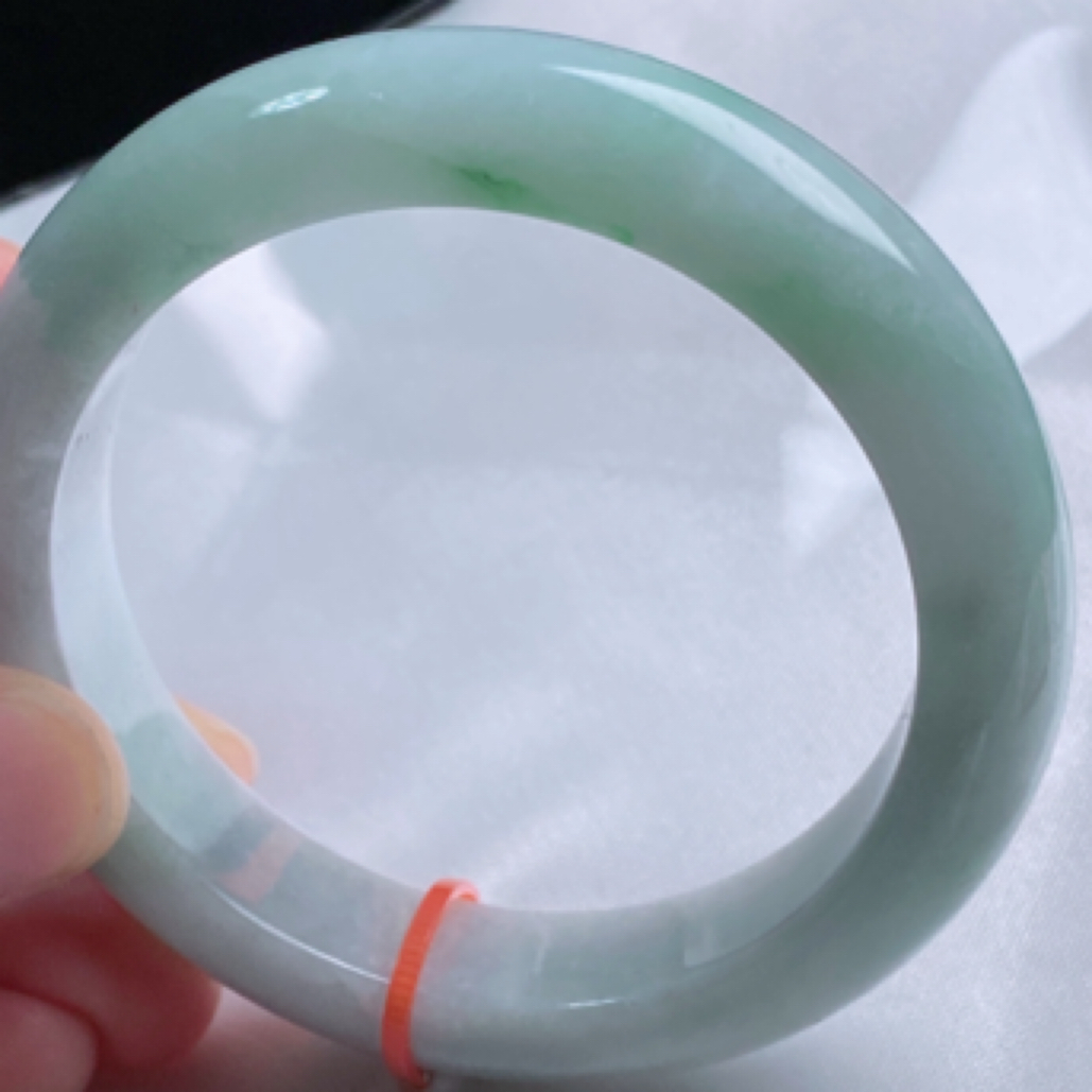 缅甸天然A货翡翠手镯飘绿5556圈口女款女士少女浅绿宽边