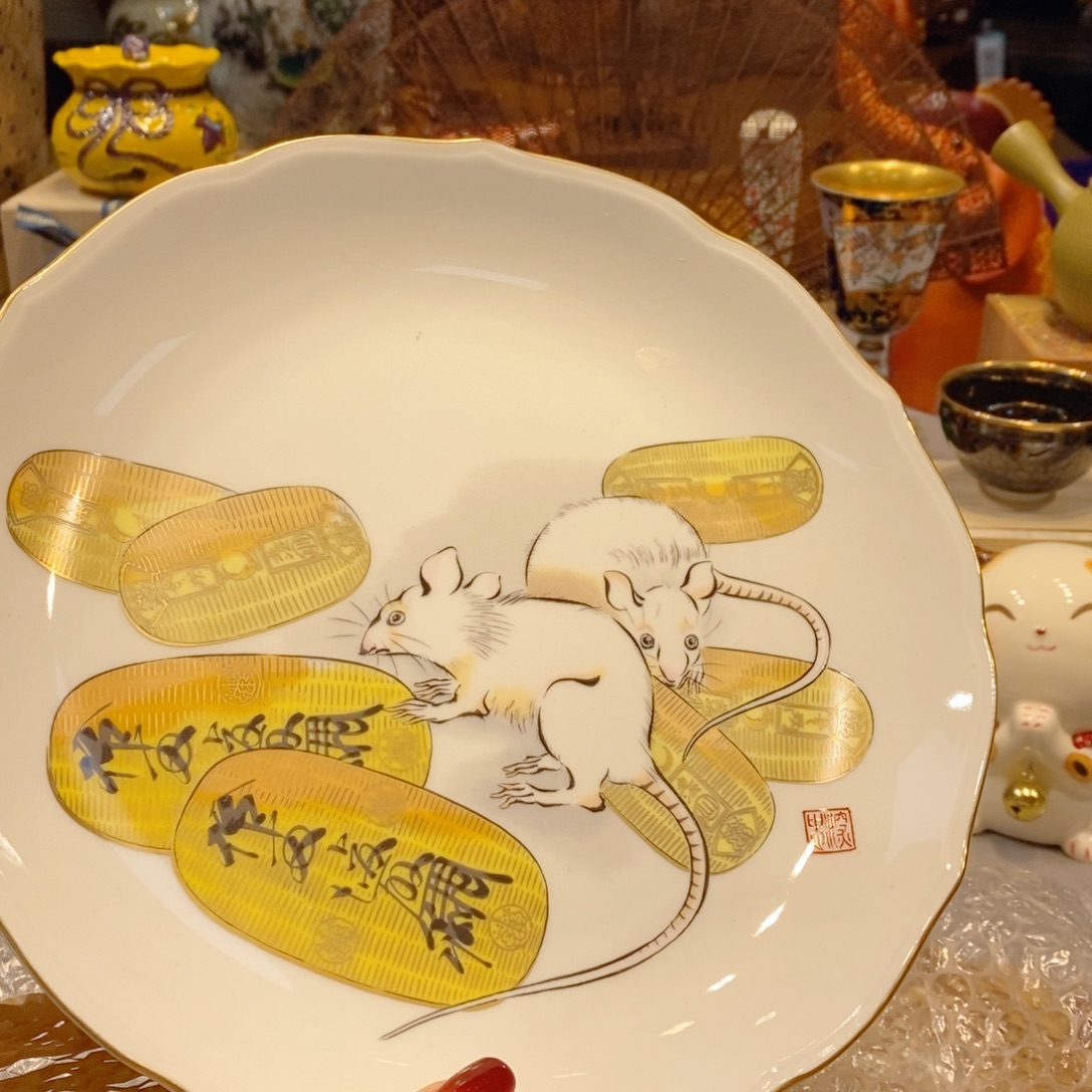 狮***b如图所示 观兰器物