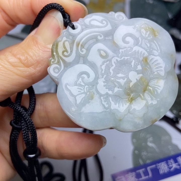 翡翠挂件未镶嵌翡翠