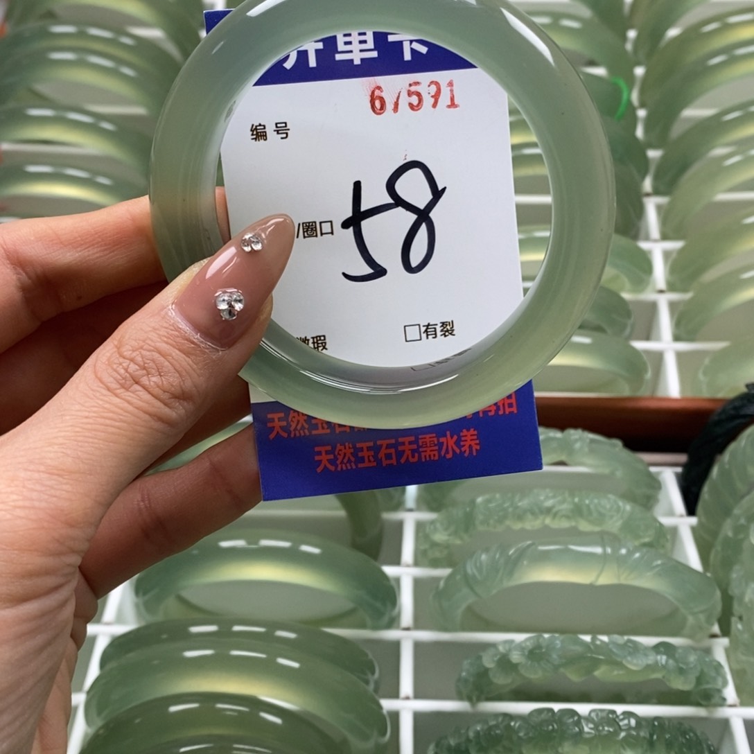 蛇纹石玉手镯未镶嵌爱****?