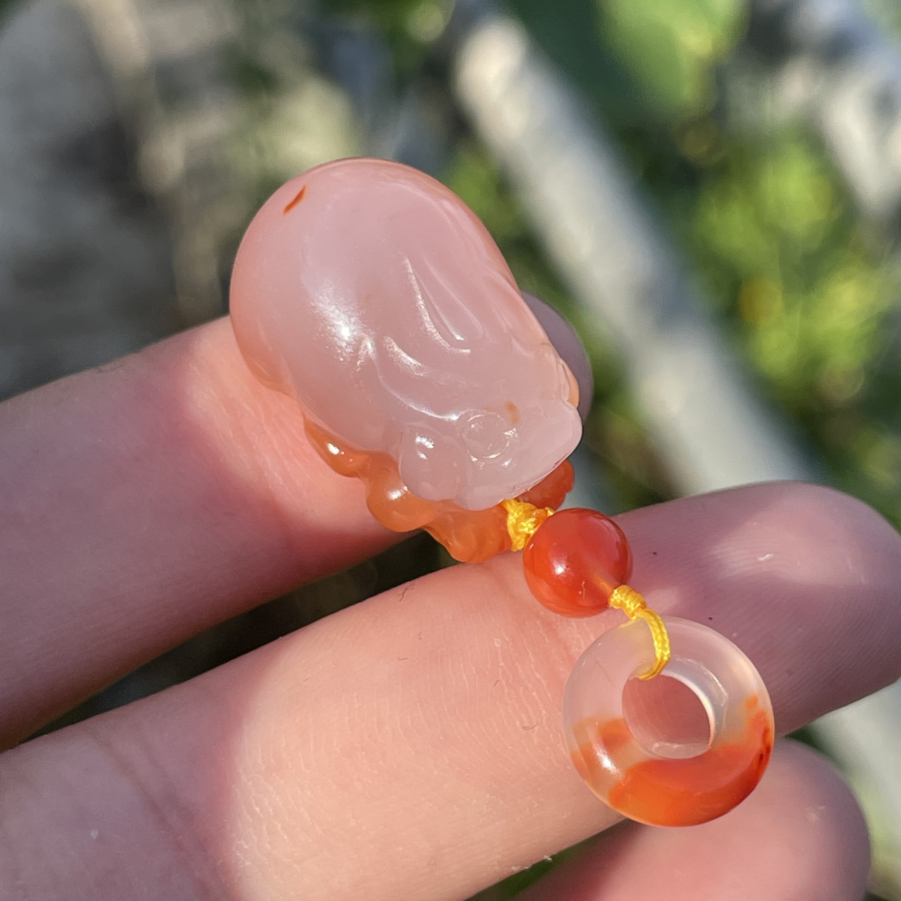 精品南红配饰貔貅提溜，尺寸14x22.7x13mm，特色冰飘