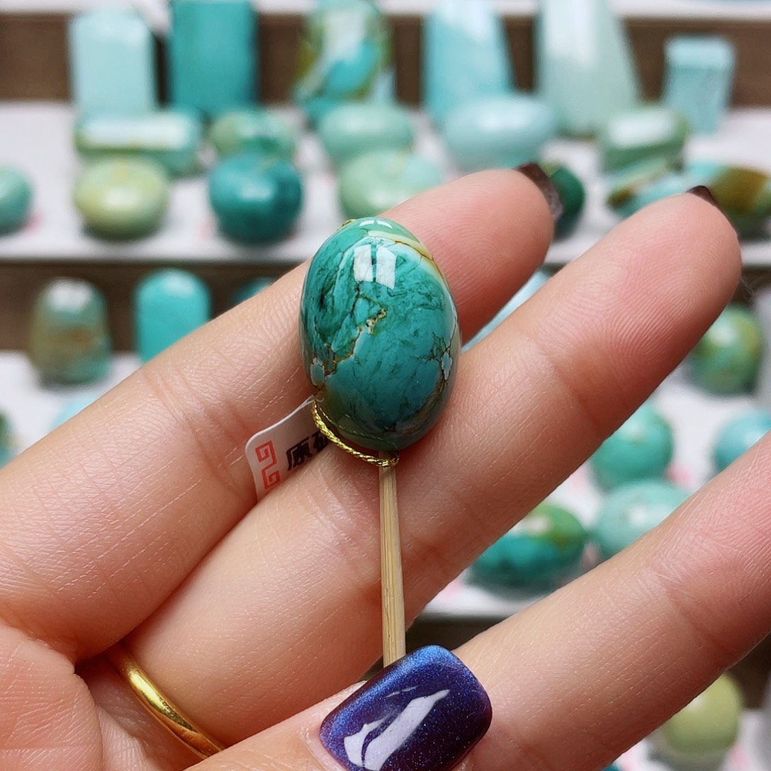 绿松石未镶嵌珠宝奇石